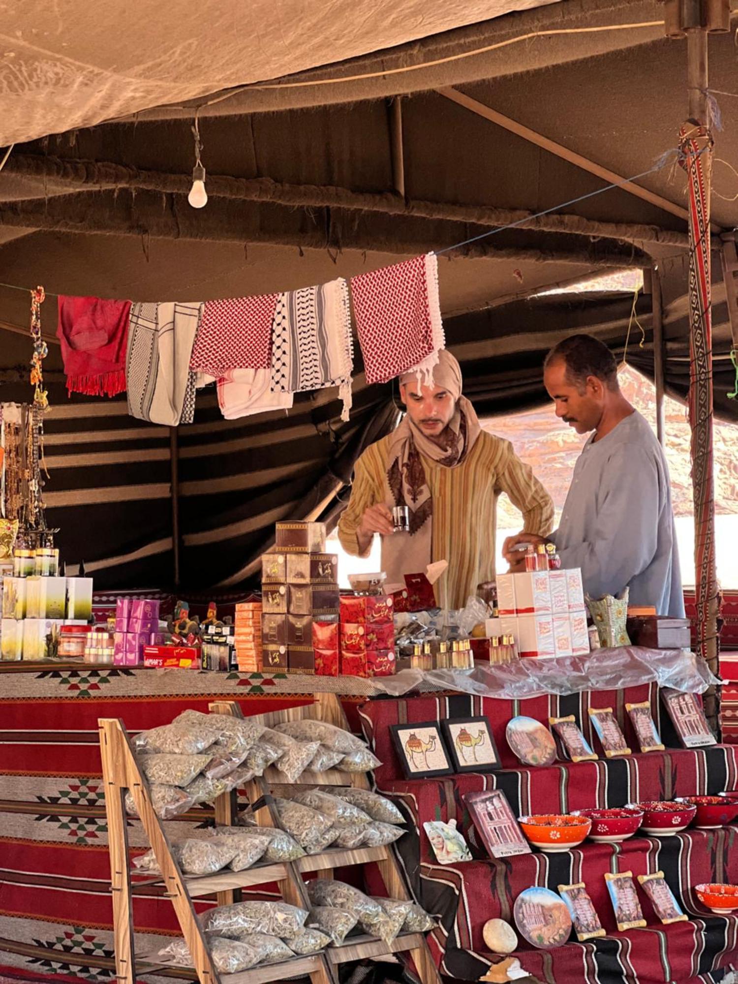 Rum Royal Flower Luxury Camp Wadi Rum Ngoại thất bức ảnh